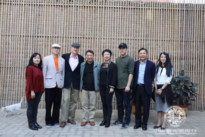 斯蒂文先生带领团队拜访姜国芳、姜川工作室留影
