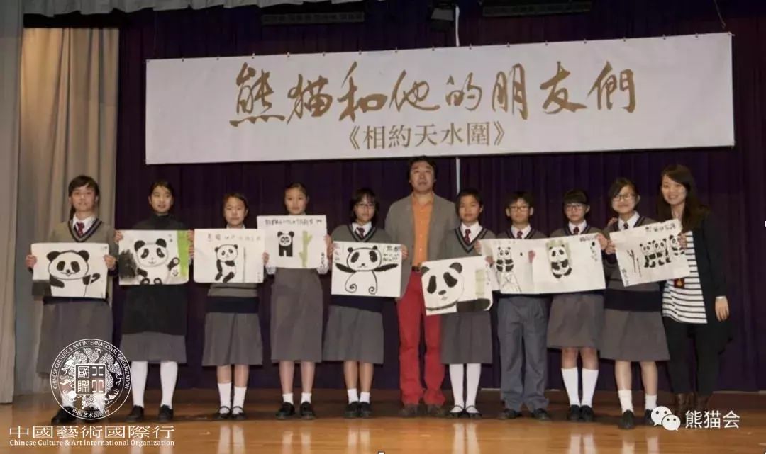 ▲ 与香港天水围的孩子们合影