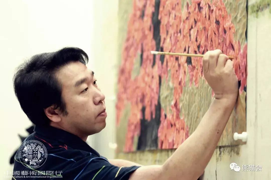 ▲ “刘中创作近照”