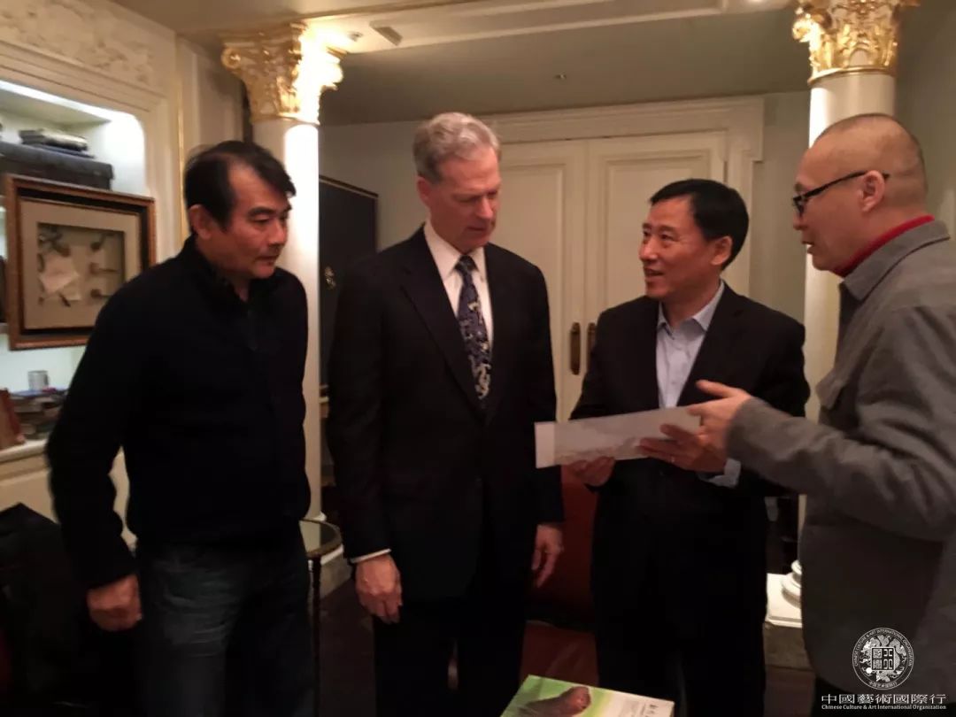 中国邮政领导与史蒂文·洛克菲勒交流