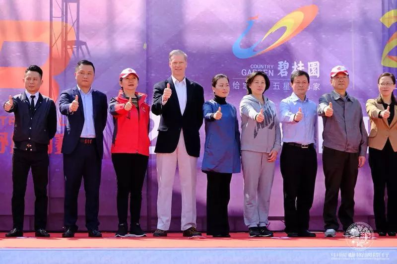 第二届中国环鄱阳湖(国际)越野拉力赛开幕式现场