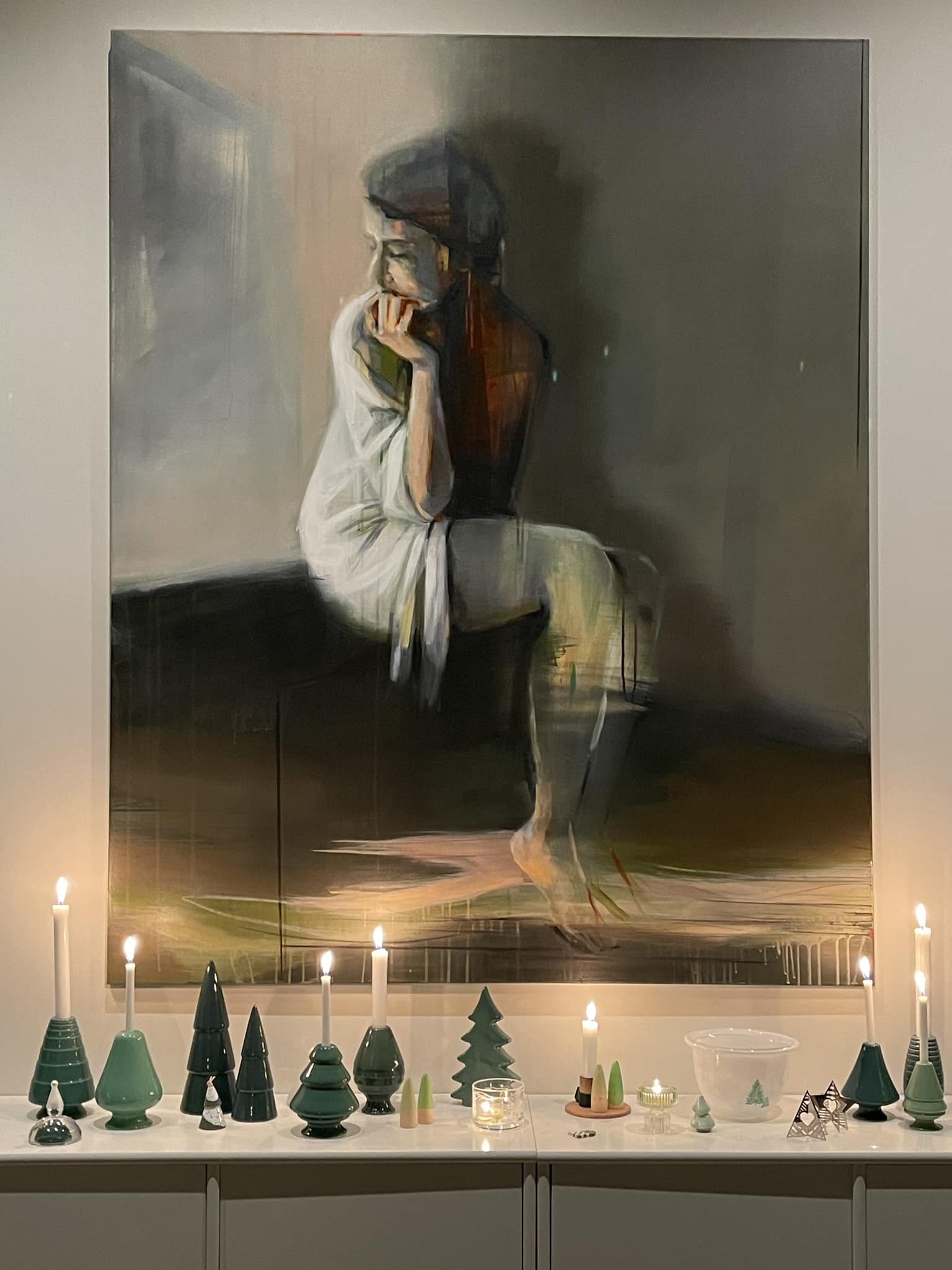 Maleriet her bor hos norske kunder, som sendte den s&oslash;deste julehilsen med foto af deres billede med juledekoration🙏 Med det vil jeg, p&aring; vegne af Diana Bl&uuml;thgen og jeg, &oslash;nske Jer en gl&aelig;delig jul❤️