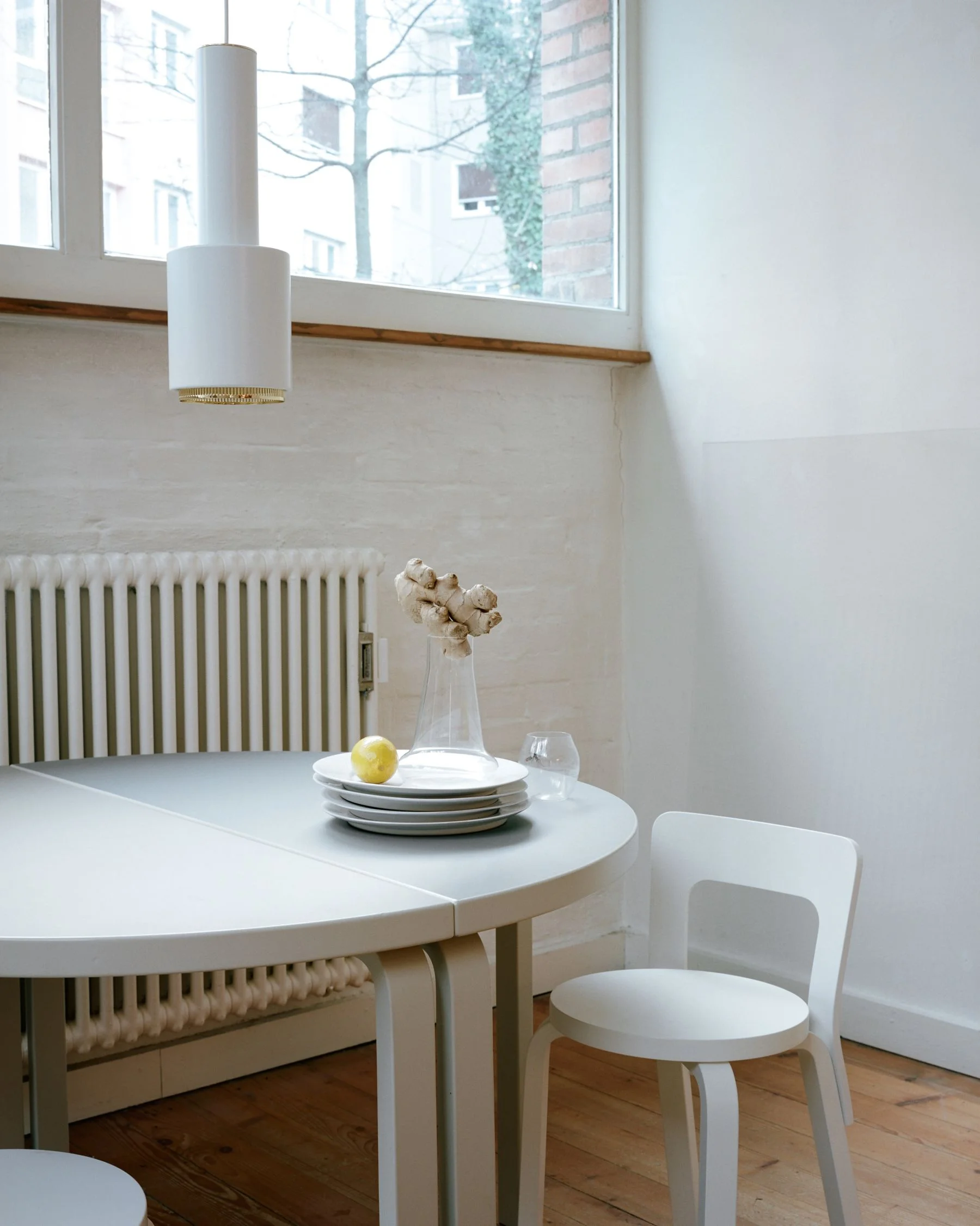 Aalto-Table-half-round-95-Chair-65-Stone-White-Laquered-1840203.jpg