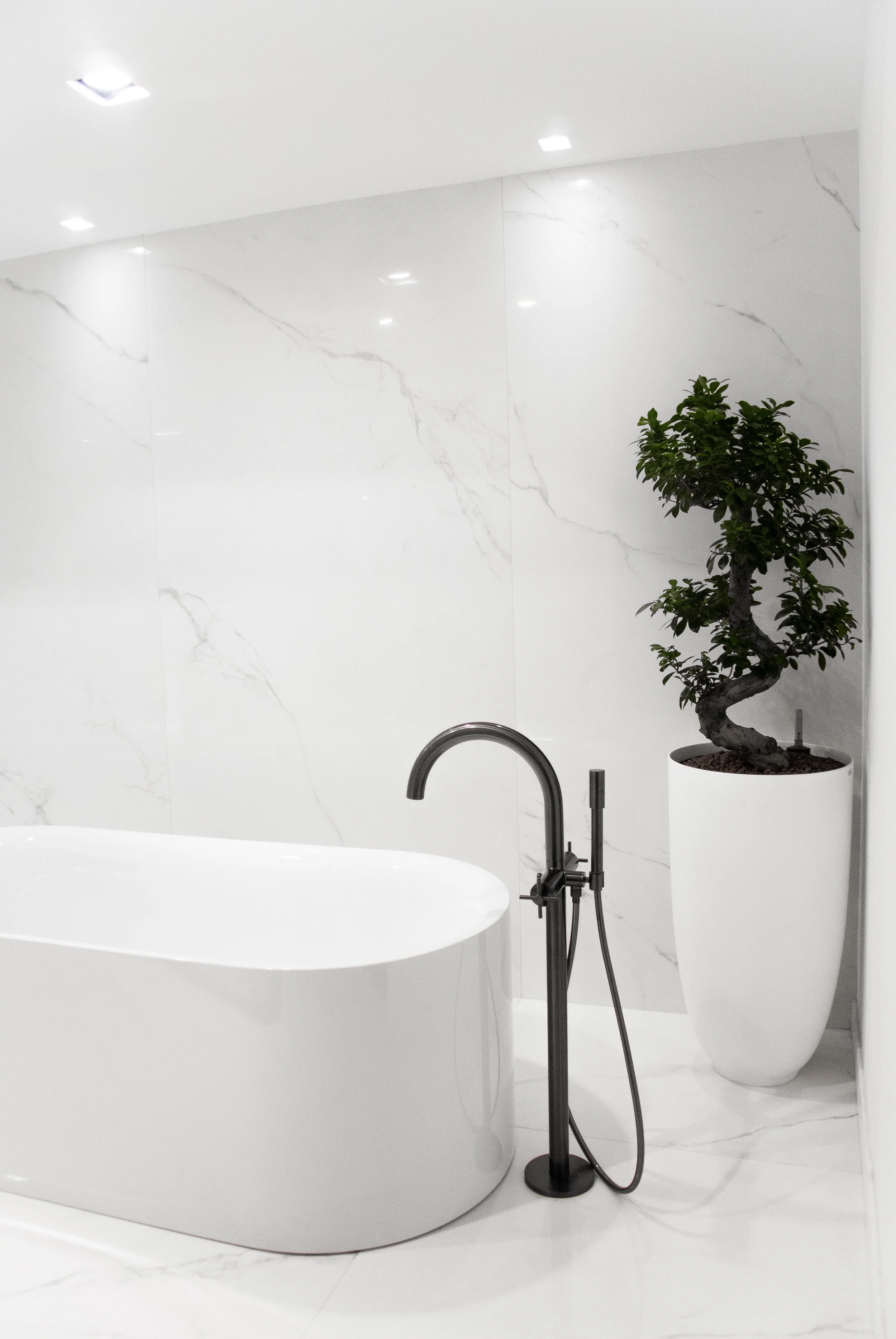 GROHE-APRILANDMAY.jpg