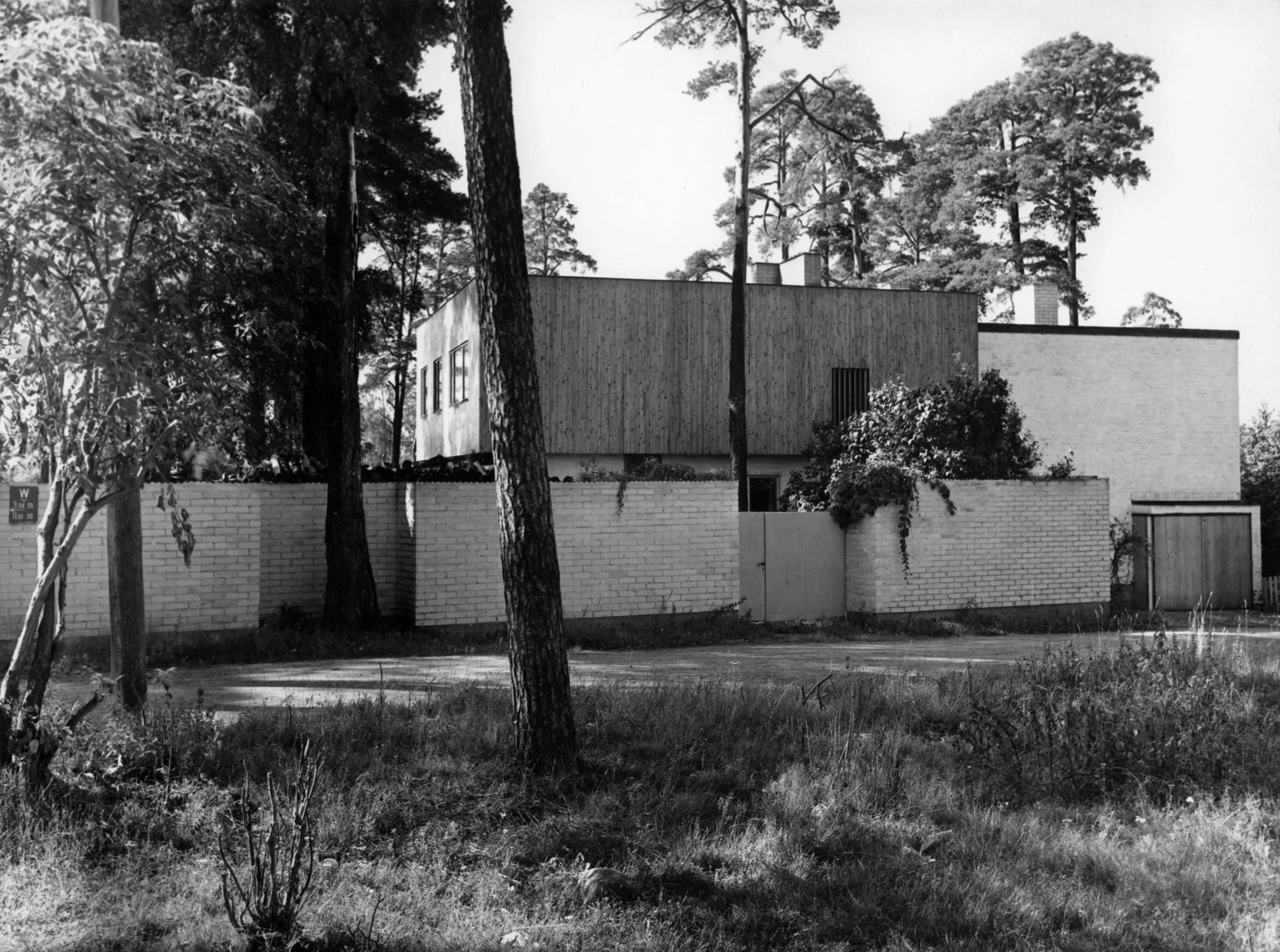 Aalto_House_exterior_1930s.jpg