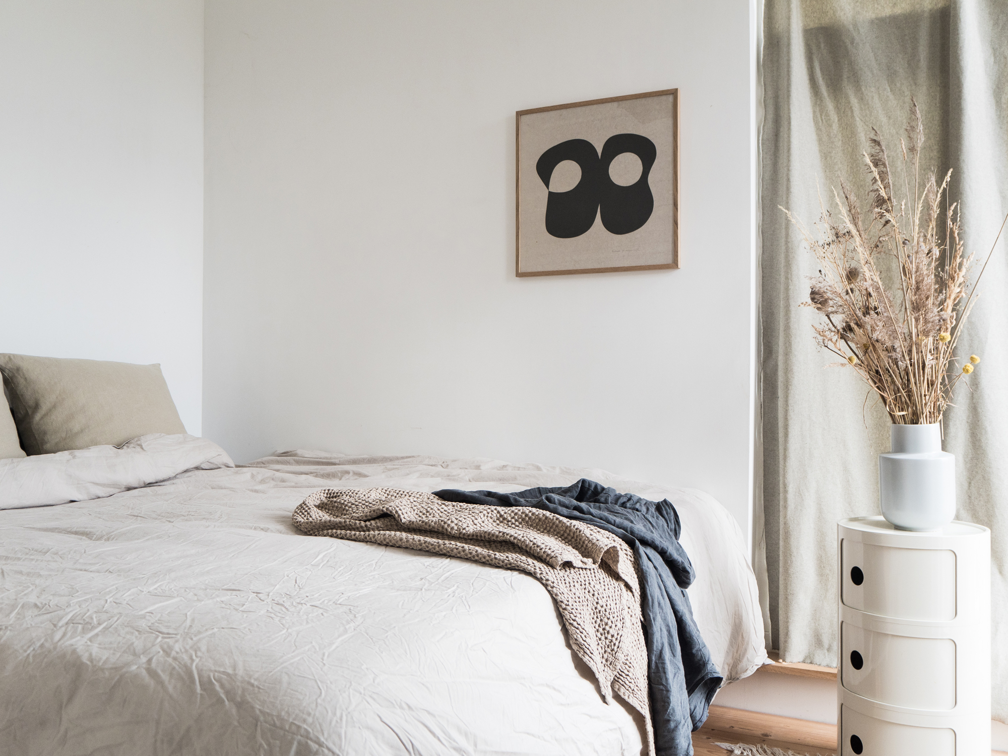 Weiland kralen marmeren Simple bedroom styling — april and may