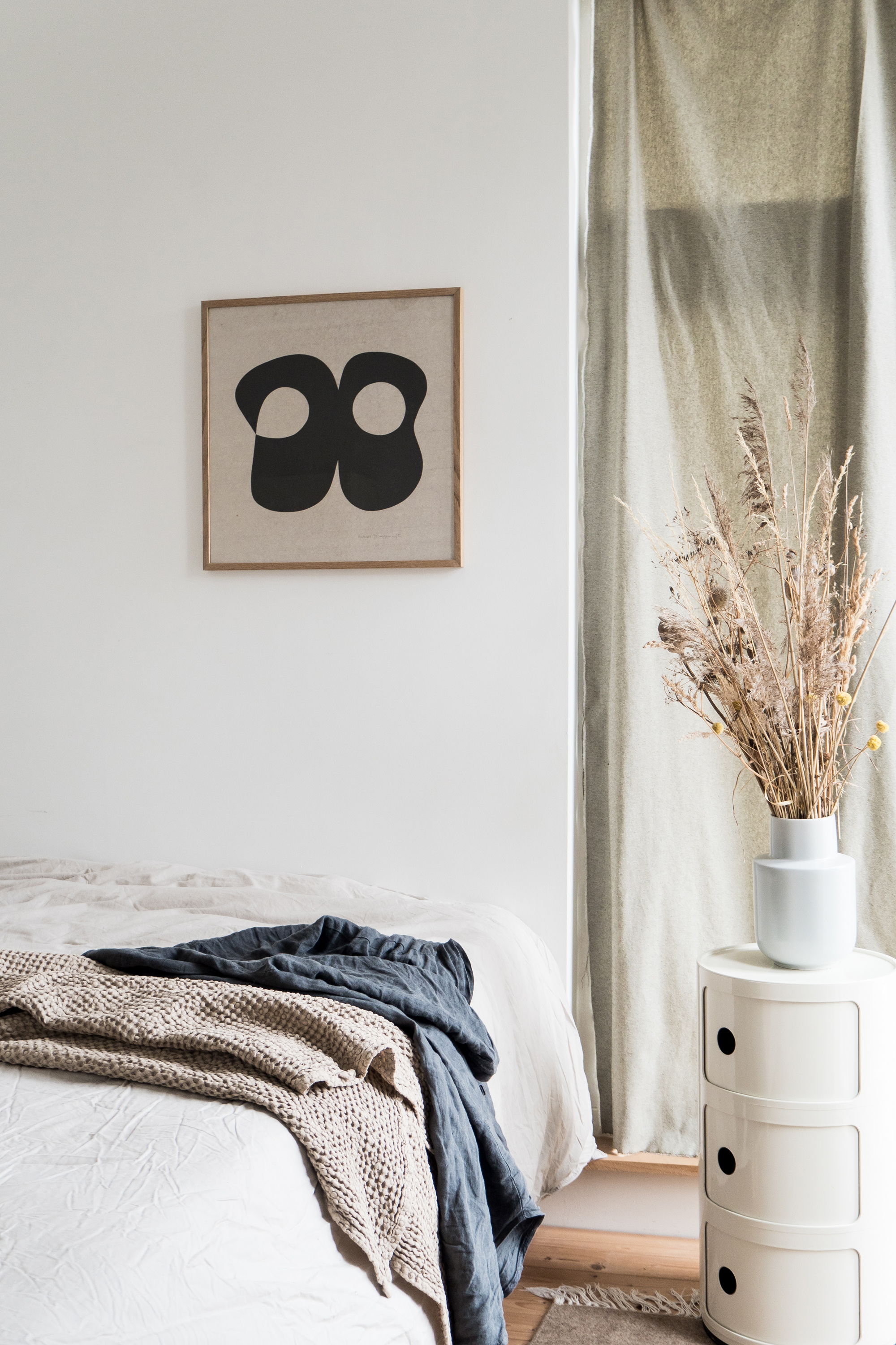 Weiland kralen marmeren Simple bedroom styling — april and may