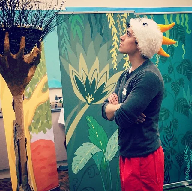 I got to perform in a kids musical. They made me wear a funny hat 🤯 .
.
.
2nd pic taken by Jack Dixon Gunn
.
.
.
.
.
#funnyhat #theatreforkids #kidstheatre #cockatoo #musictheatre #theatre #show #silly #sillyhat #sillycostumes