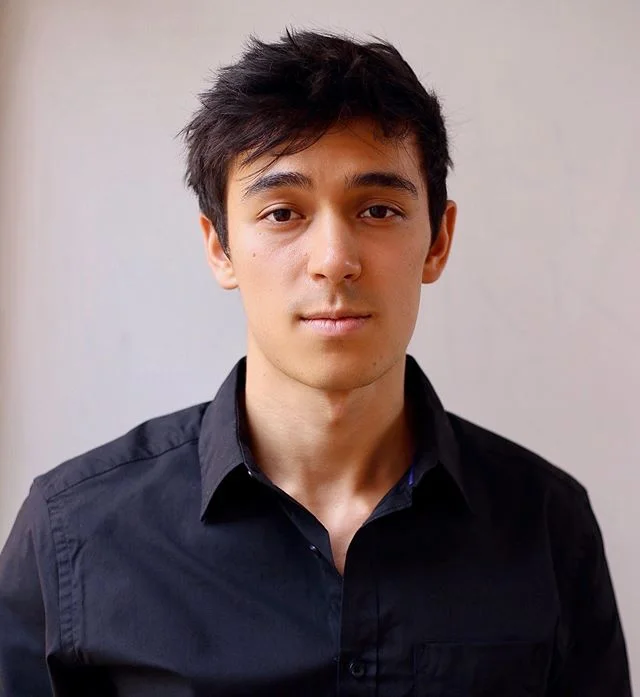 Headshot 🎶 📝 .
.
.
.
Thanks @stephen__amos for the pic!
.
#headshot #headshots #nofilter #lol #filtermaybe #lotsoffilter #asianhairstyle #supersaiyan #animehair