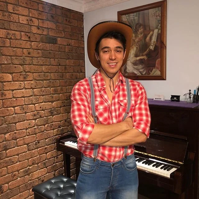 If you wanna see me make a fool of myself  for your enjoyment check out my latest YouTube video 🎵 🎶 Link in bio 🤪.
.
.
.
.
#cowboy #aussie #piano #pianist
