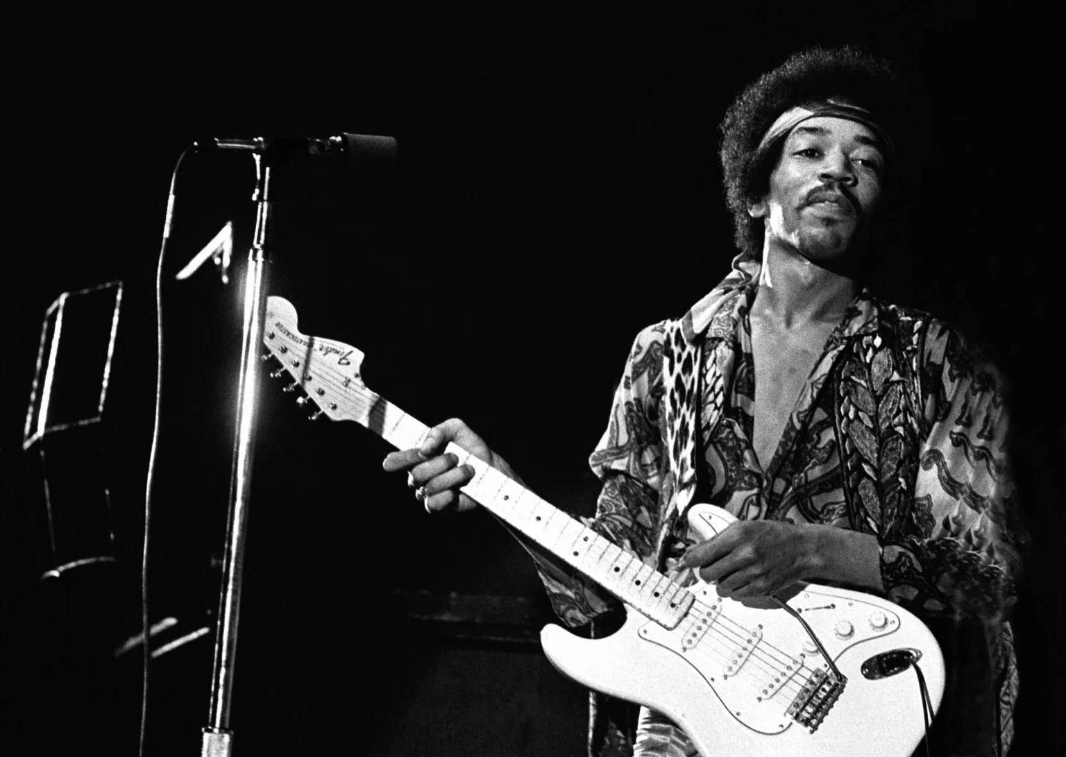 jimi-hendrix-with-guitar.jpg