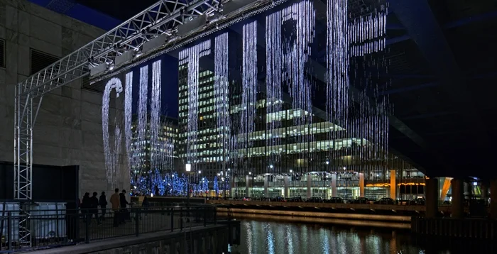 canary-wharf-arts-events-winter-lights-2019-2-julius-popp-bitfall-1-700x358.jpg