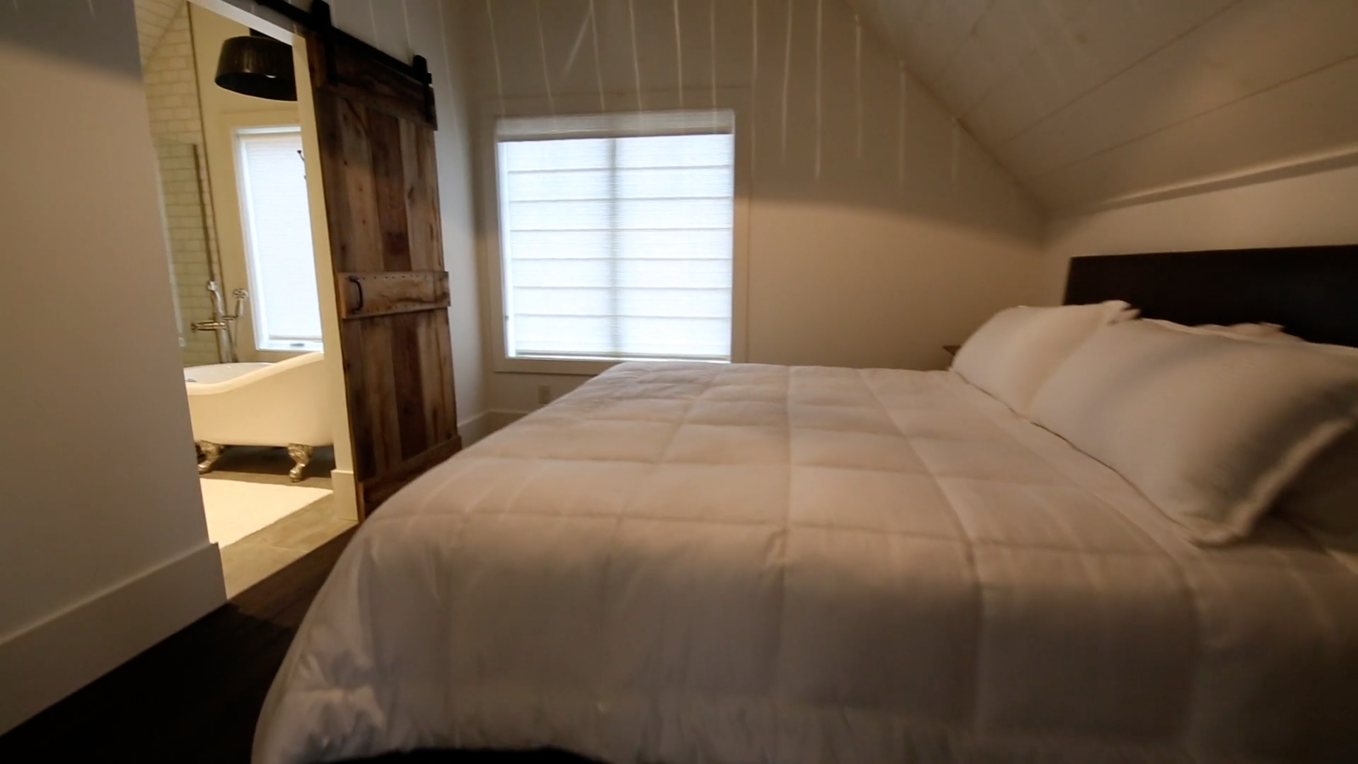 Hilltop Cottage bedroom.png