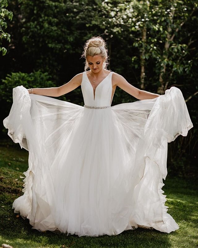 For today&rsquo;s #tbt we&rsquo;re sharing these shots of one of our lovely brides, Rachel, who got married at @crippsbarn last May, and who&rsquo;s wedding was also featured on @rockmywedding today!
.
.
📸 @benjaminstuartphotography .
.
.
📍 @cripps