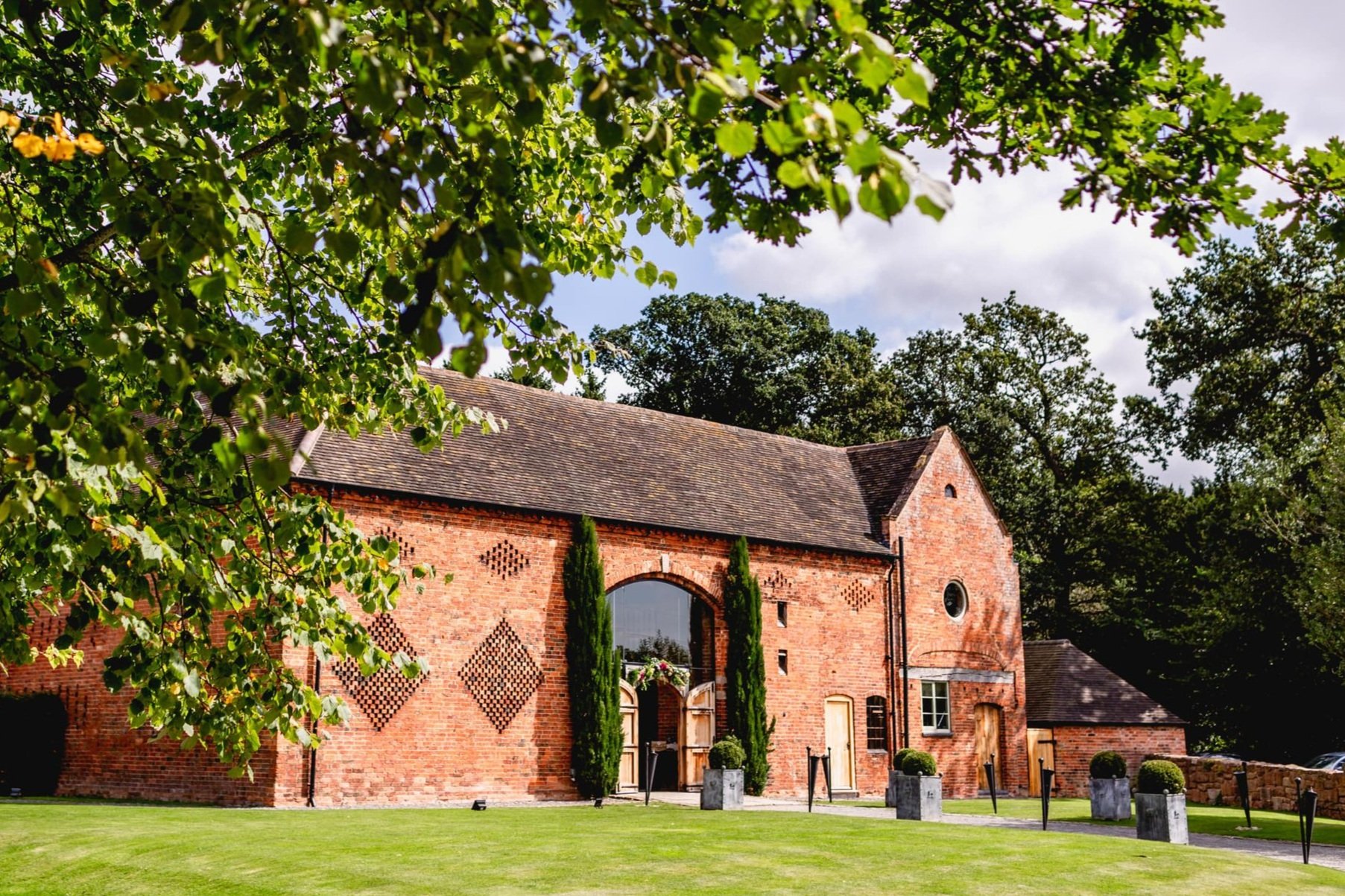 shustoke-barn-wedding-venues-warwickshire-cripps-co-weddings-venues