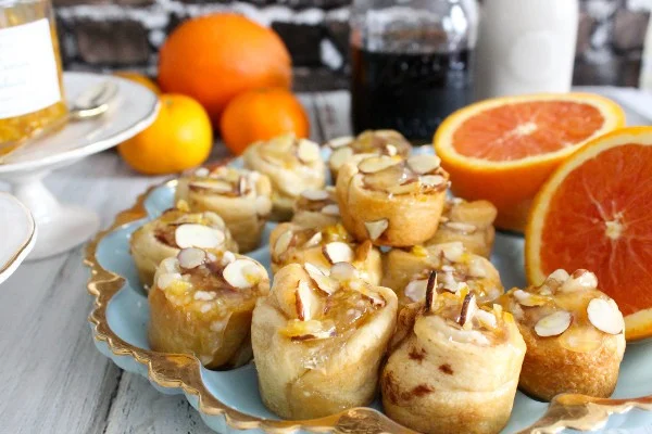 mini almond cinnamon buns © Bianca Garcia