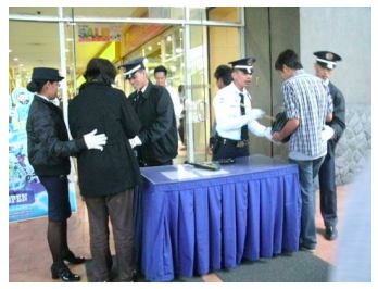 Bag check by armed guards at entrance to mall © Life and Travel in Philippines