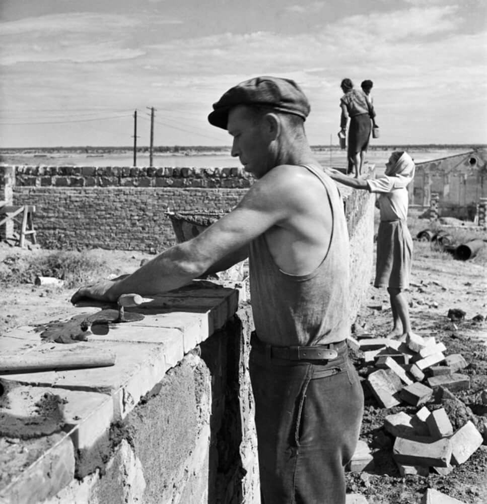 ashley-watson_a-russian-journal_robert-capa-8.jpg
