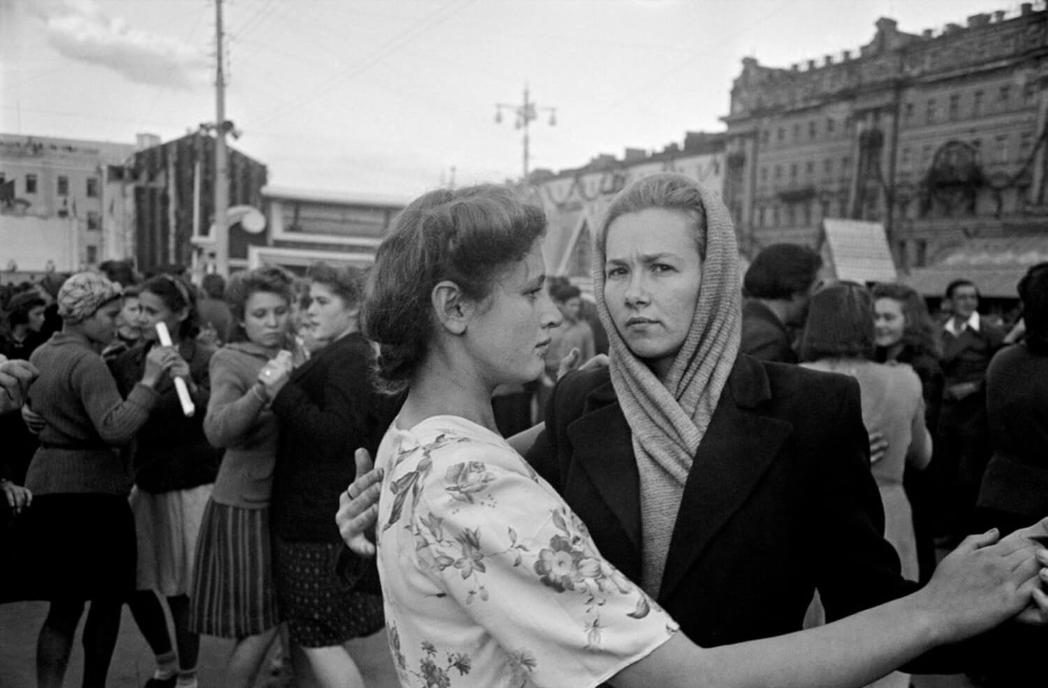ashley-watson_a-russian-journal_robert-capa-9.jpg