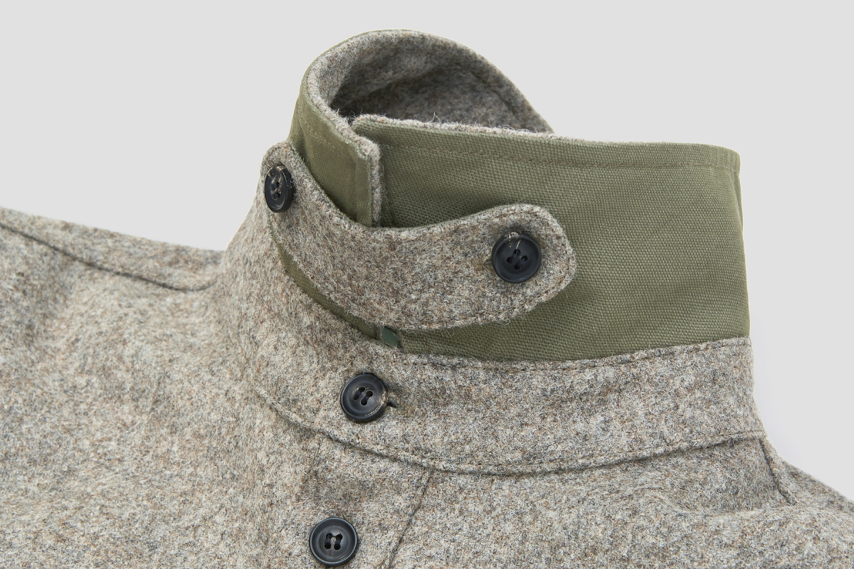 A removable collar-tab closes neck. Ideal for cold days + long rides.