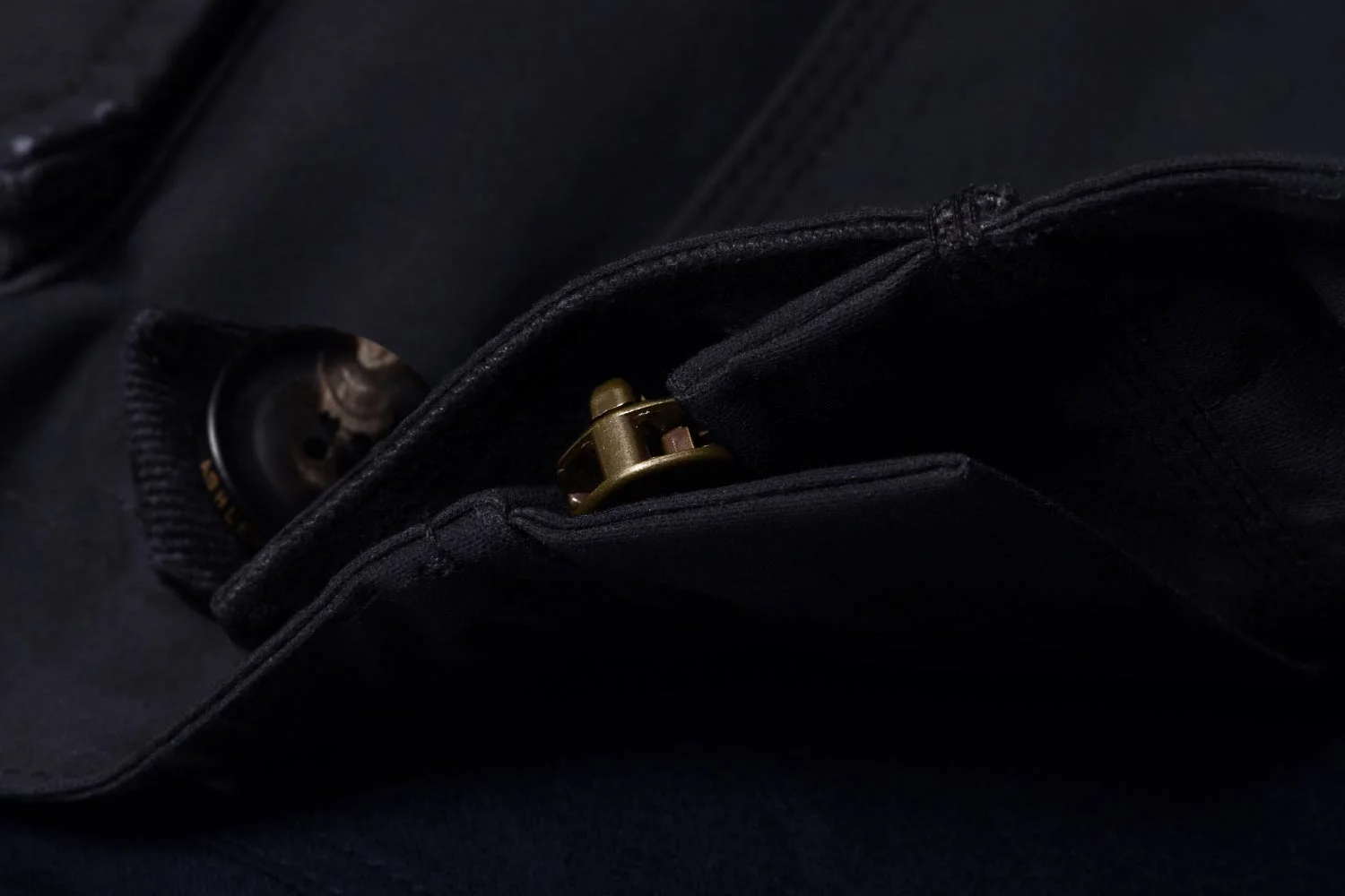 ashley-watson_eversholt_jacket_navy_zip-guard.jpg