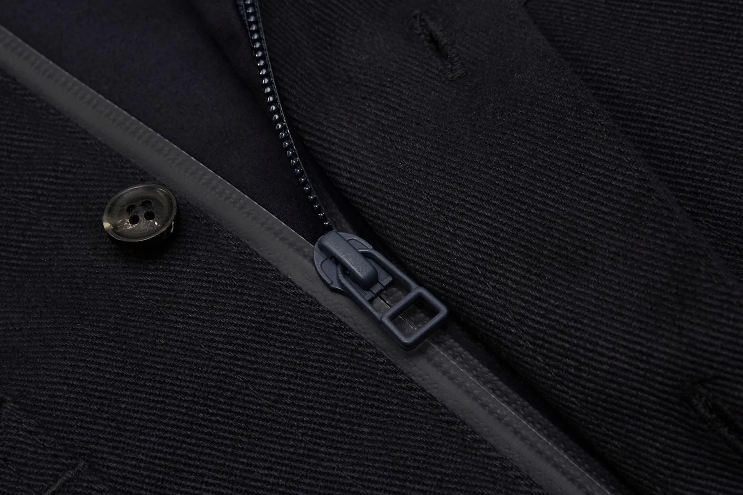 ashley-watson_hockliffe-overshirt_navy_detail_aquaguard-zip.jpg