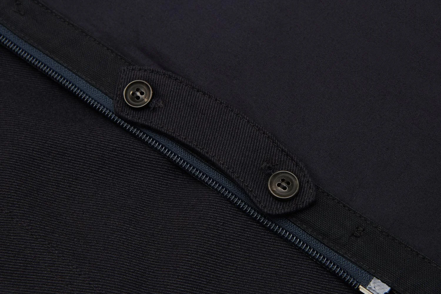 ashley-watson_hockliffe-overshirt_navy_detail_baffle-tab.jpg