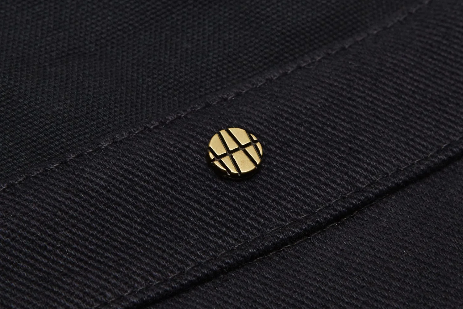 ashley-watson_hockliffe-overshirt_navy_detail_aw-monogram.jpg