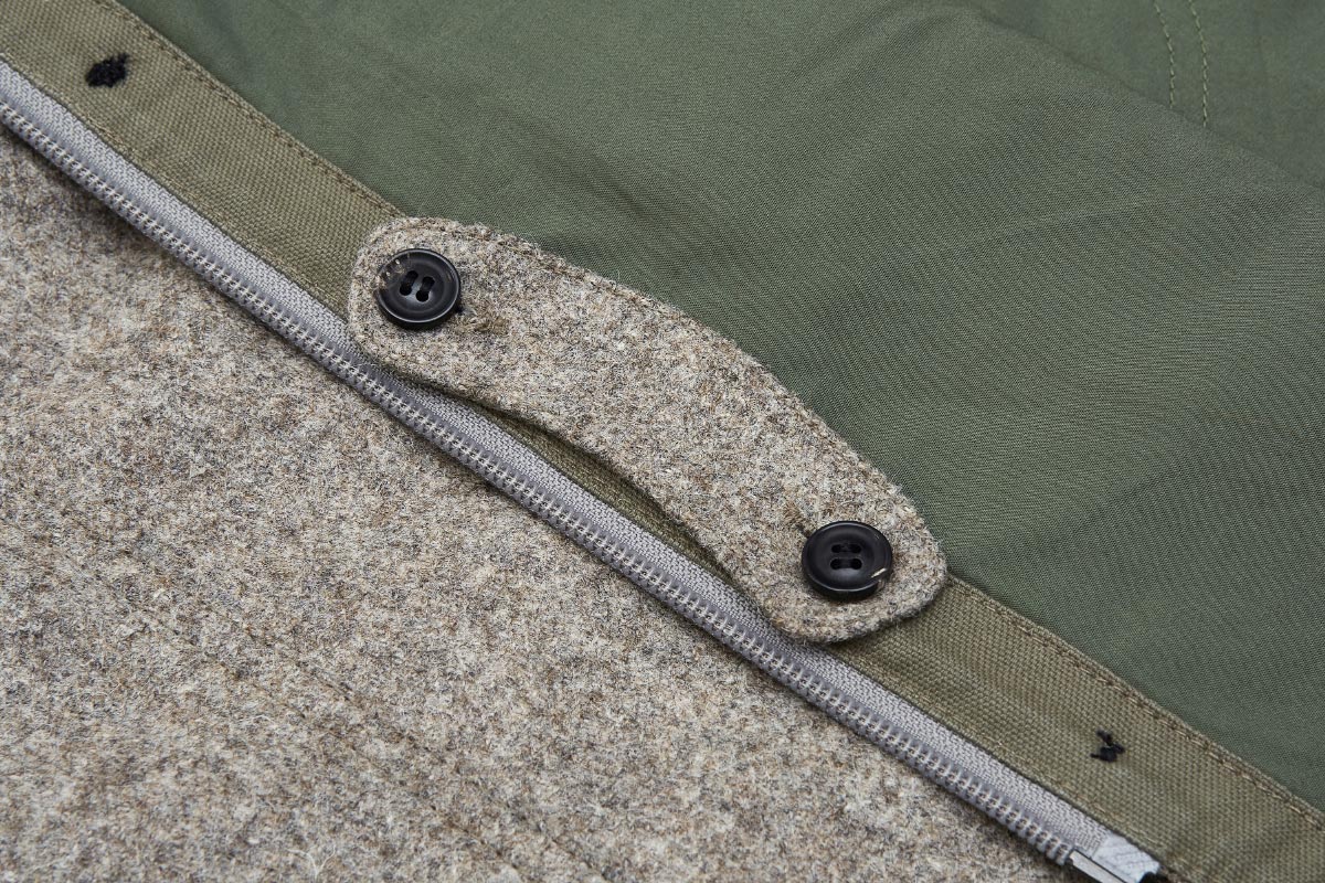 ashley-watson_product_hockliffe-overshirt_stone_detail_baffle-tab.jpg