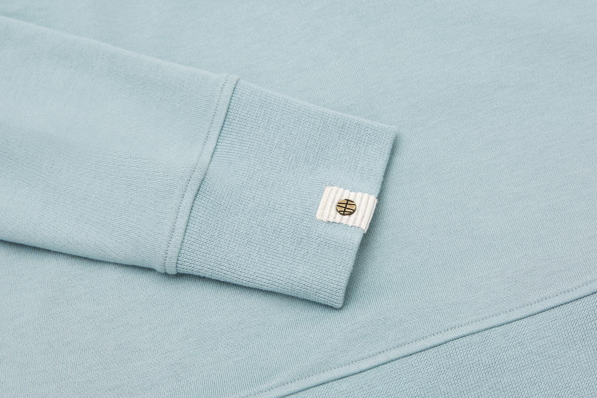 The sleeves are cut long and tight to seal the void between jacket and glove.