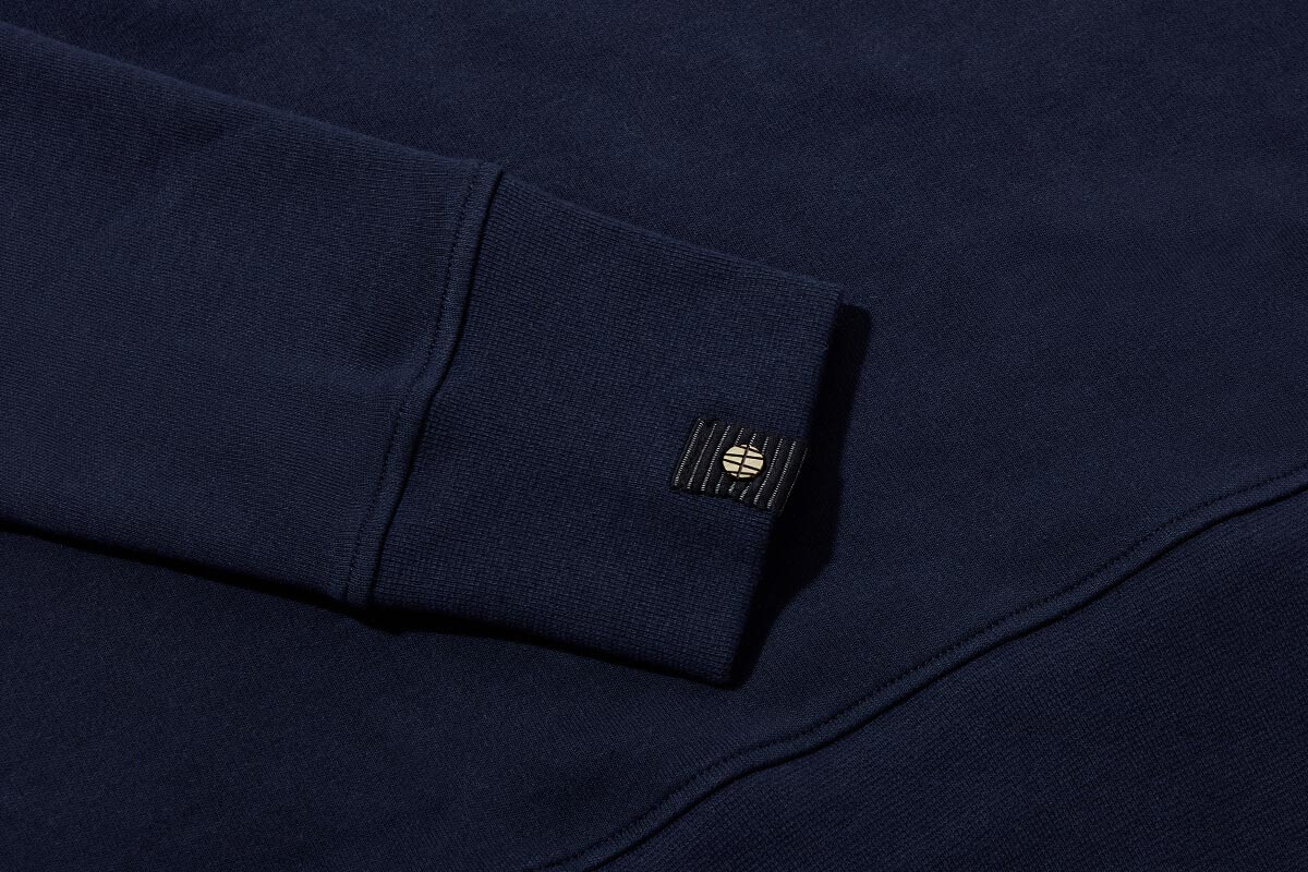 Sleeves cut long and tight. Seals gap between jacket + glove.