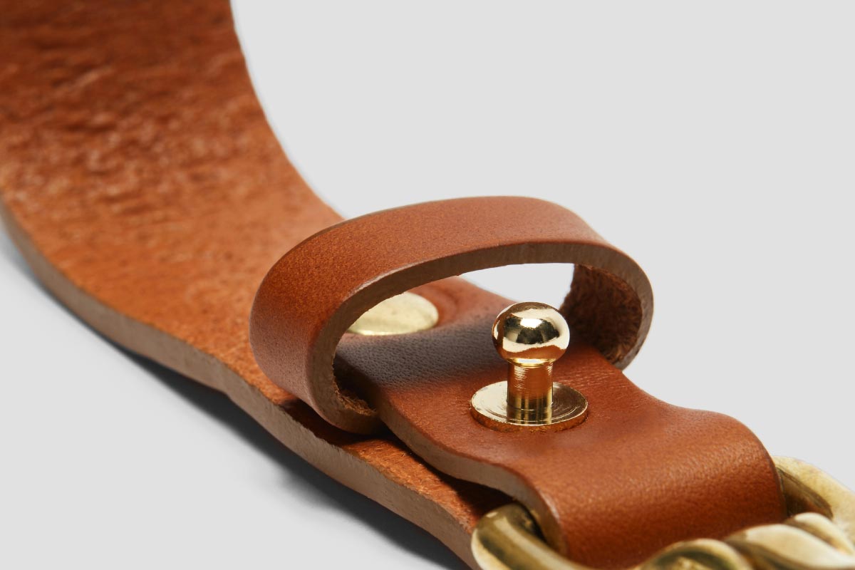 Loop and pin. Can unfasten clip without taking off belt.