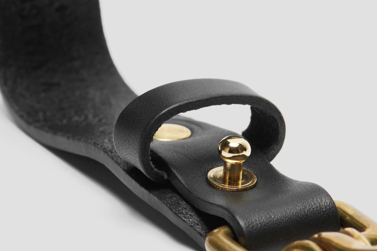 ashley-watson_airton-clip_black_detail_pin-and-loop.jpg