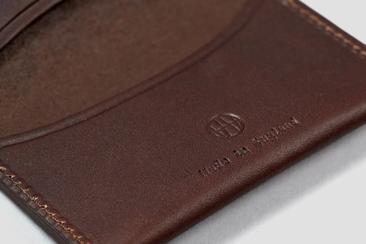 ashley-watson_hythe-card-holder_brown_detail_emboss.jpg