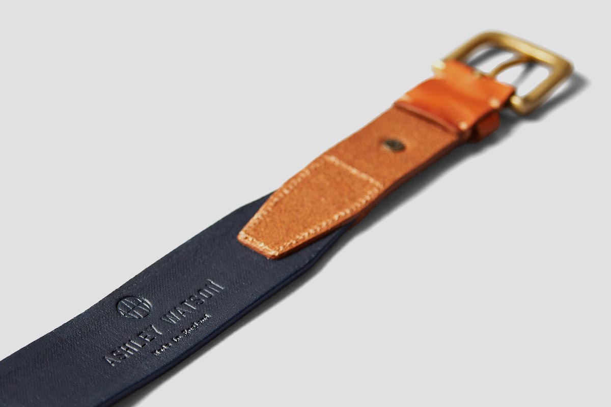Sealed edges. Embossed logo on inside.