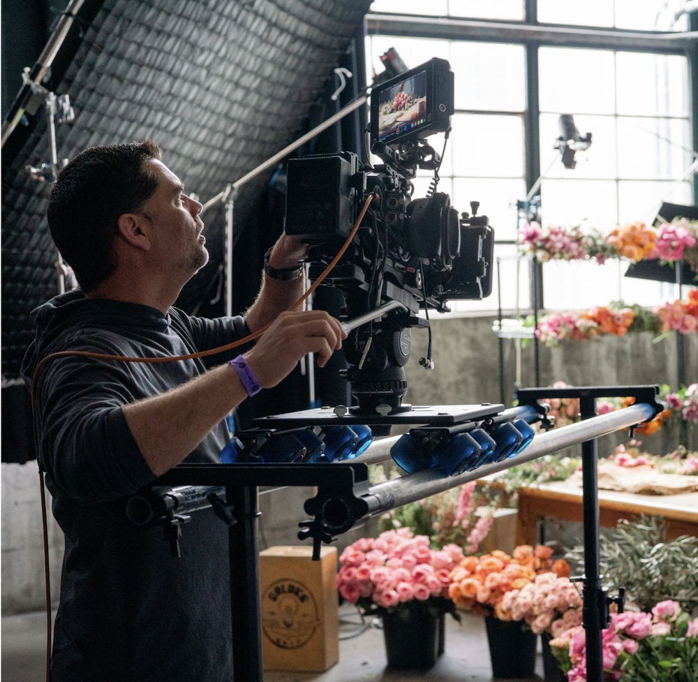 Alex Cruzvergara on set