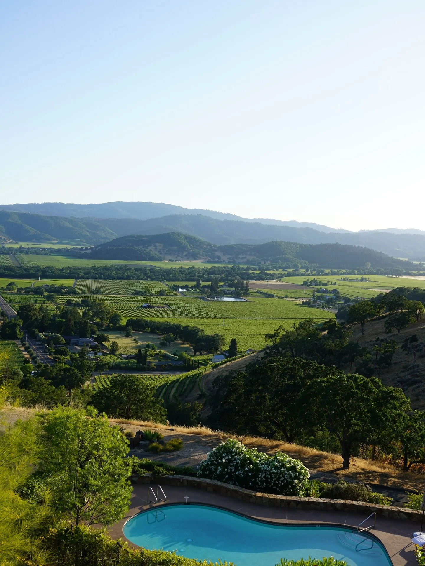 One of the most unforgettable hotel views in all of Napa Valley. ✨

@poetryinnnapa is a five-suite luxury hideaway overlooking Napa&rsquo;s Stags Leap District, with sweeping vineyard views, huge rooms (each with an outdoor shower!), and the kind of 