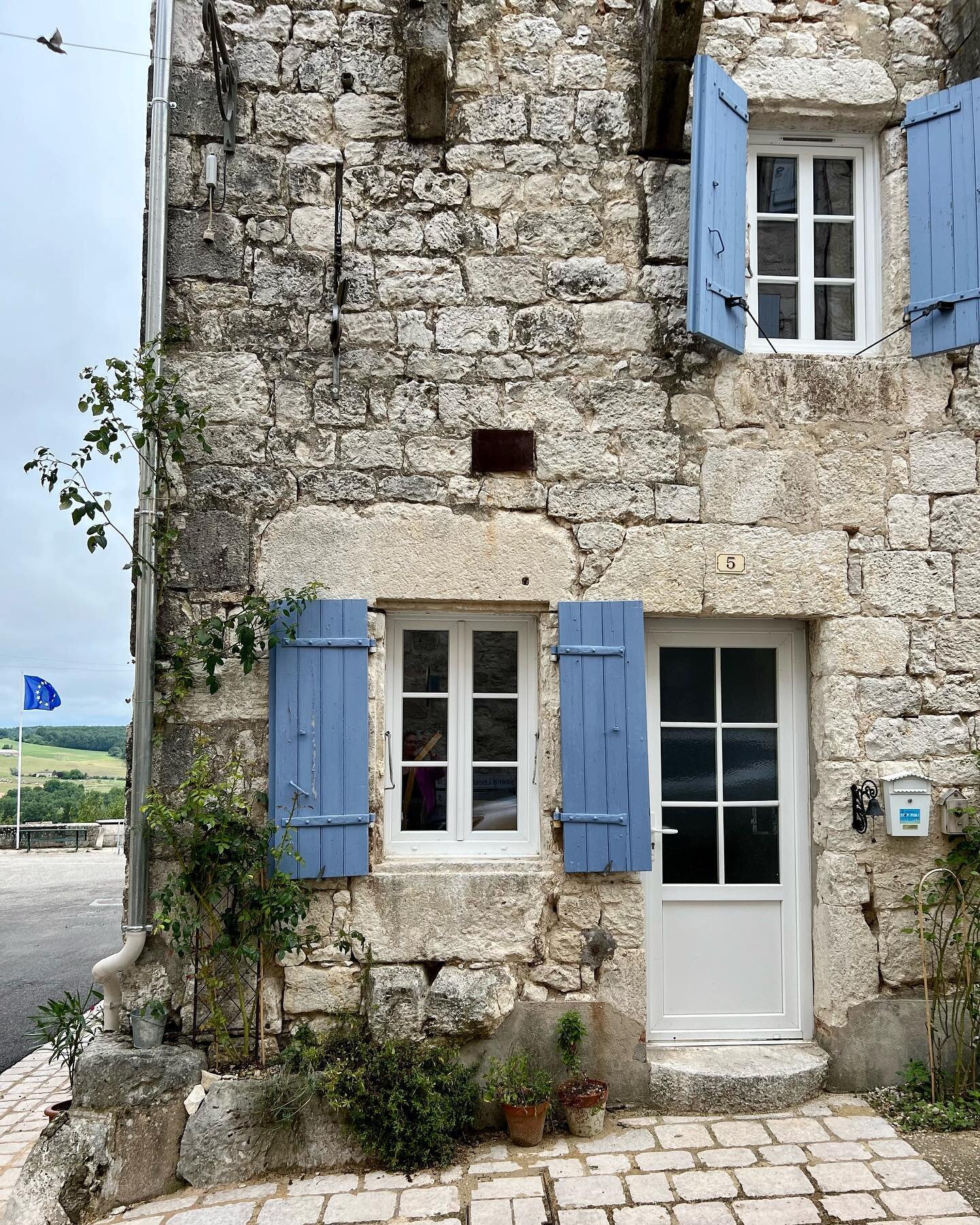 Off the beaten path in the French countryside and feeling happy, satiated and inspired! Living in a movie in these tiny medieval towns! 🇫🇷🧀🥖🍷