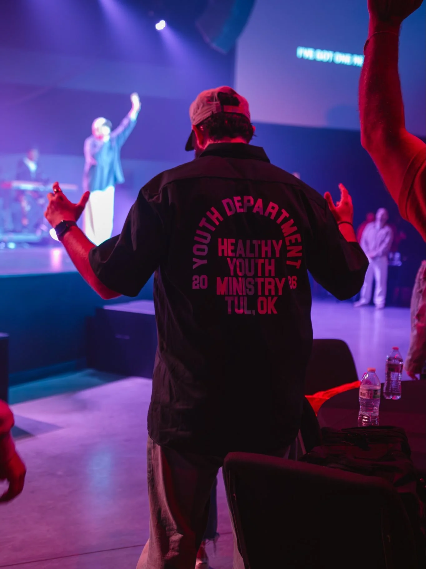 Nothing like a room full of people lifting up the name of Jesus. 🙌