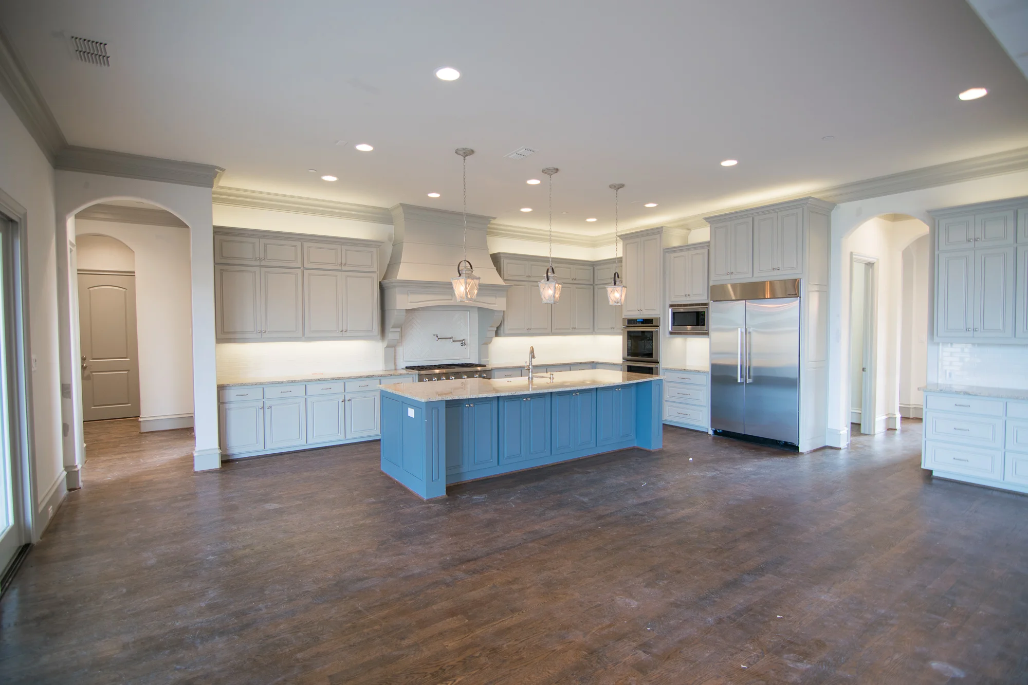 3626 Broadmoor MLS (2 of 19).jpg