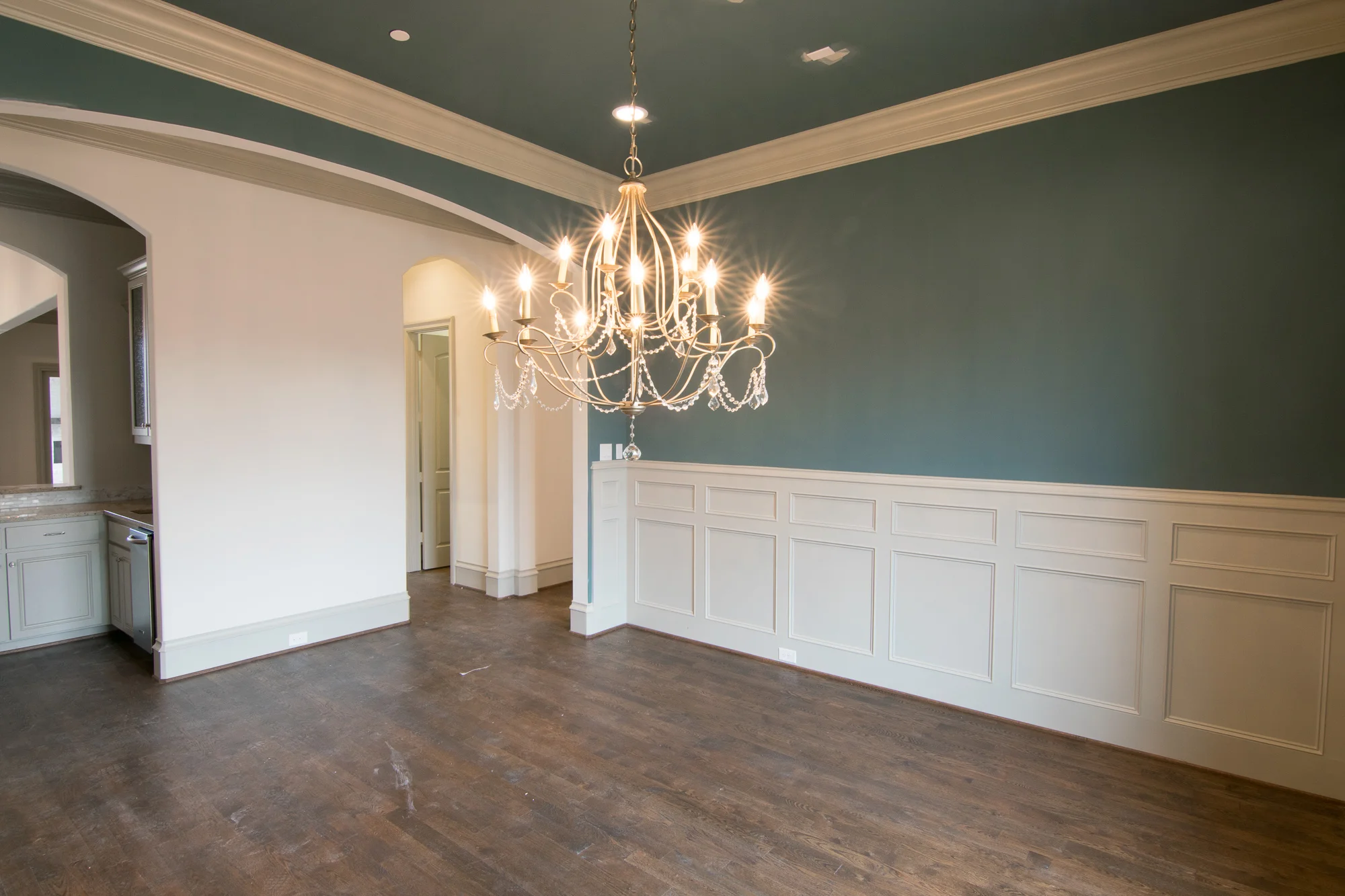 3626 Broadmoor MLS (13 of 19).jpg