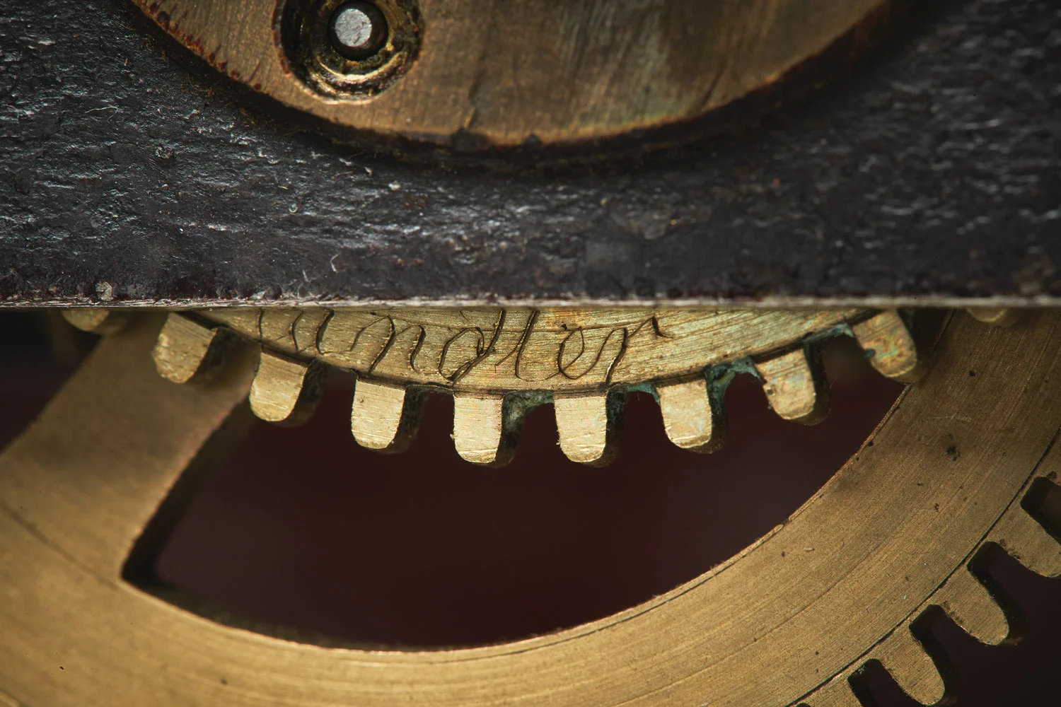 ‘G. Mandler’ is etched on hour wheel.