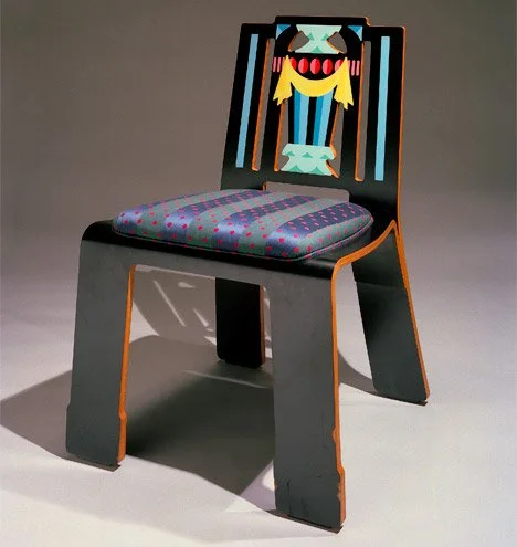 Sheraton-Chair_Robert-Venturi_Denise-Scott-Brown_dezeen_468_5.jpg