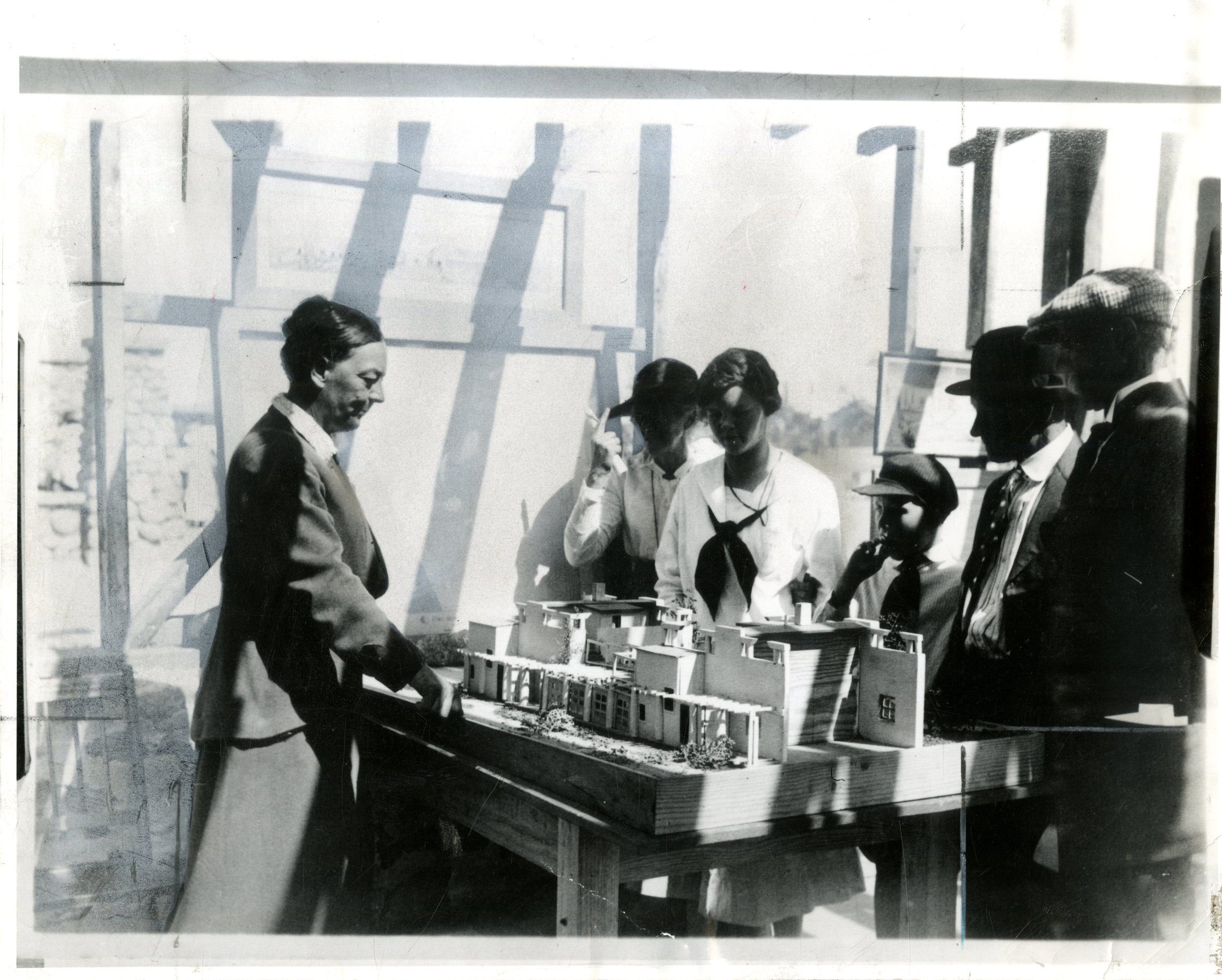  Georgia Louise Harris Brown (third from right) at work in the office of Frank Kornacker, structural engineer. Photograph by Edwards, circa late 1940s. Courtesy of the Brown family. 