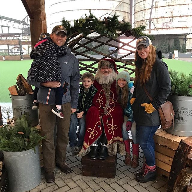 Such a Fun weekend at @magnolia for the #christmasatthesilos!! Met some seriously Amazing vendors! And we had a Santa visit that I don&rsquo;t think we will forget soon. Well, some of us will want to..ahem, Savi. 🎅🏼😂🎄