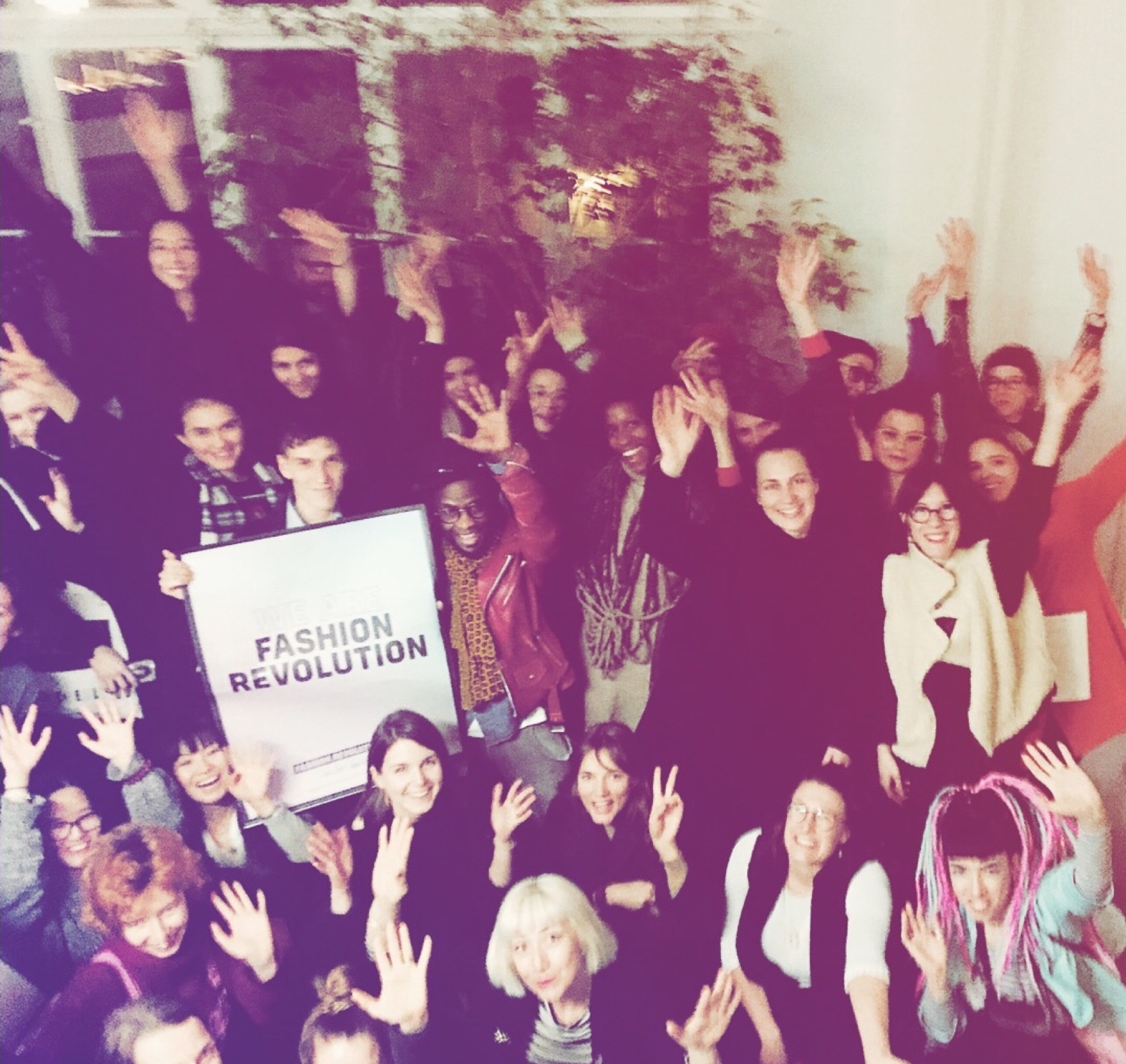 柏林时尚革命团队3月25日在柏林会面，计划一个大惊喜…©️切丽设计