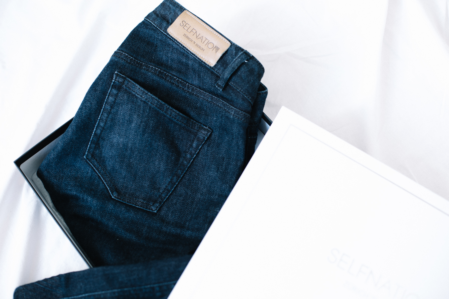 basic-jeans-sustainable.jpg