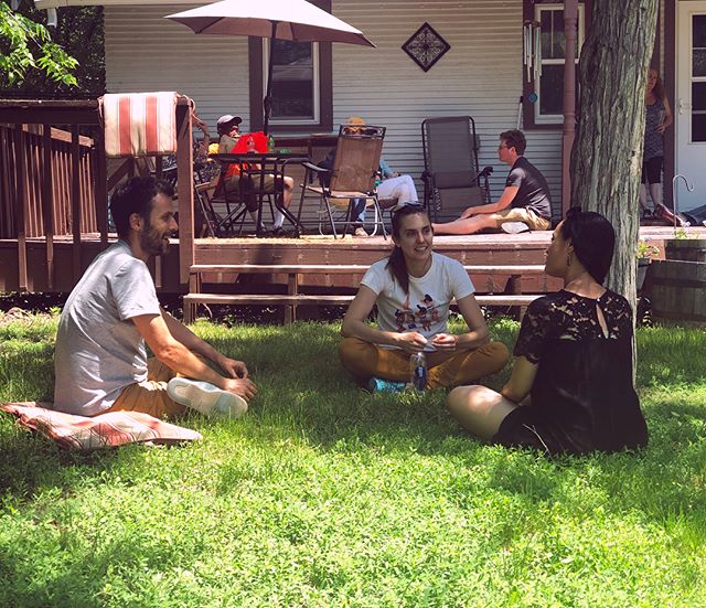 Artist picnic at Lorri&rsquo;s 🥪🍩🥒
.
.
.
.
.
#artistresidency #artistsoninstagram #ruralamerica #art #picnic #summer #fun #conversations #tree #grass #artstudio #porch #sandhillsinstitute #homeontherange #prairielife #luncheononthegrass