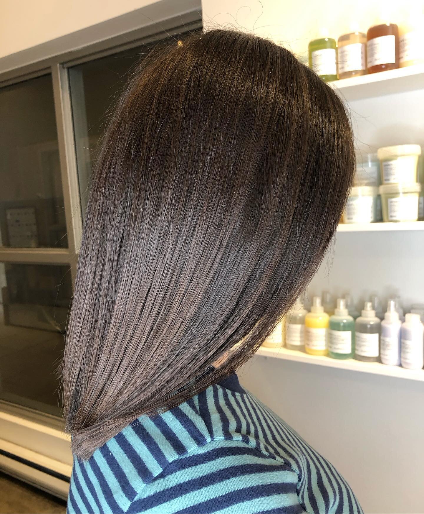 What better way to celebrate the 1st day of Spring than a great hair cut @ alixarthurdesign.com.
&bull;
&bull;
&bull;
&bull;
#vancouverhaircut #springhair #haircut #brunette #lob