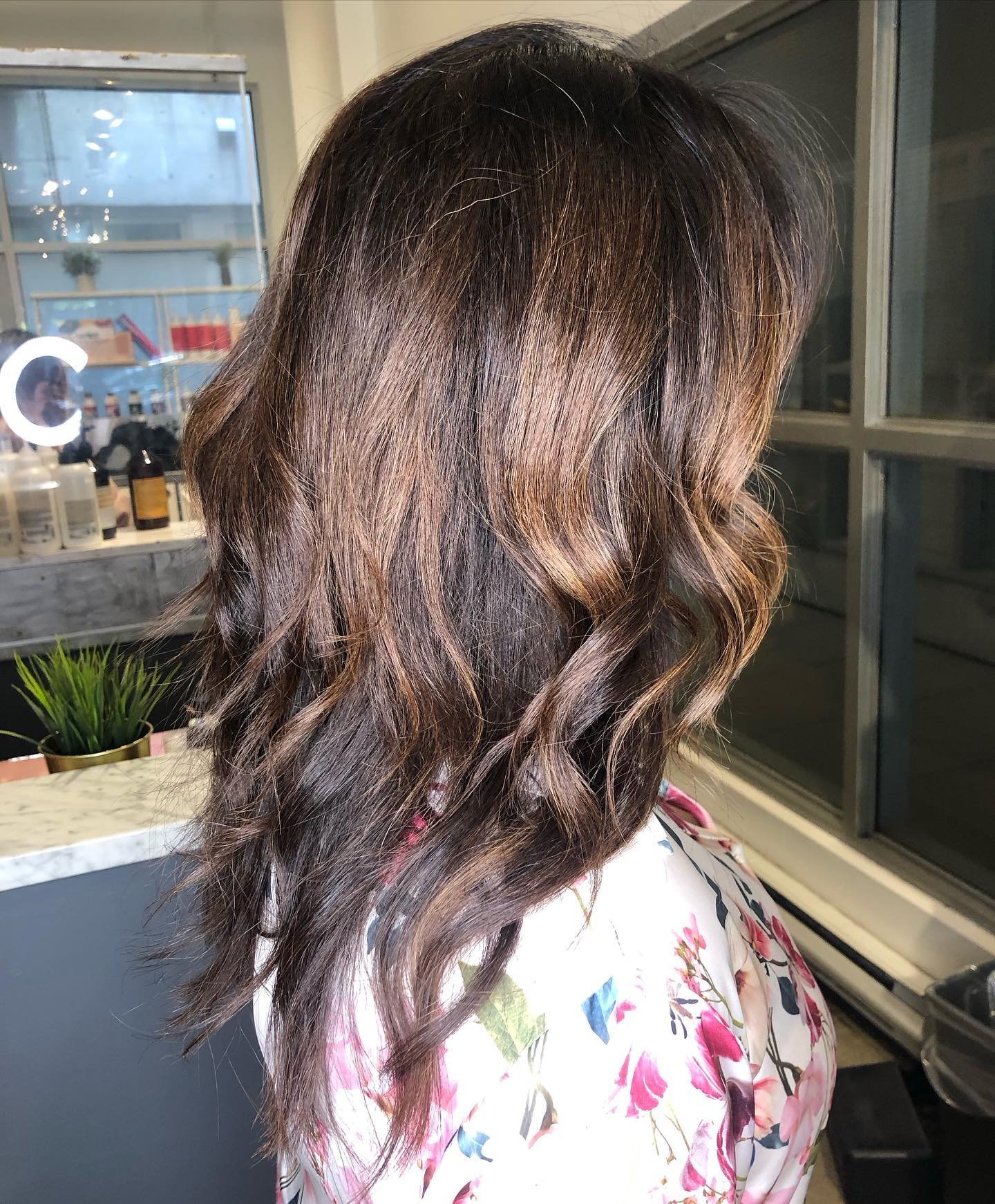 Nothing like fresh new growth colour &amp; a cut @ alixarthurdesign.com. Oil-based &amp; ammonia-free colour for all that shine as well as a happy scalp. Booking &amp; blog links in bio.
&bull;
&bull;
&bull;
#vancouverhairstylist #vancouverhair #vanc